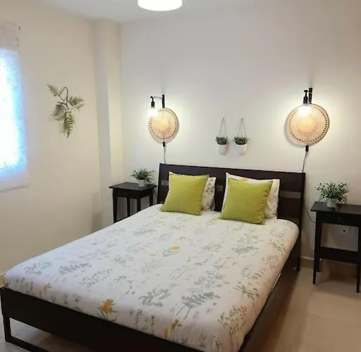 Luminoso Atico Cerca De La Playa Con Piscina Y Garaje Nerja