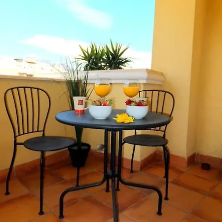 Luminoso Atico Cerca De La Playa Con Piscina Y Garaje