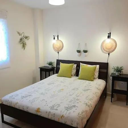 Luminoso Atico Cerca De La Playa Con Piscina Y Garaje Nerja