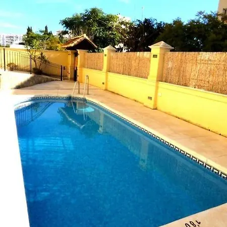 Luminoso Atico Cerca De La Playa Con Piscina Y Garaje Nerja