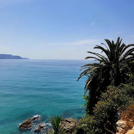 Luminoso Atico Cerca De La Playa Con Piscina Y Garaje * Nerja