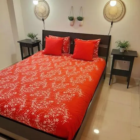 Luminoso Atico Cerca De La Playa Con Piscina Y Garaje Nerja