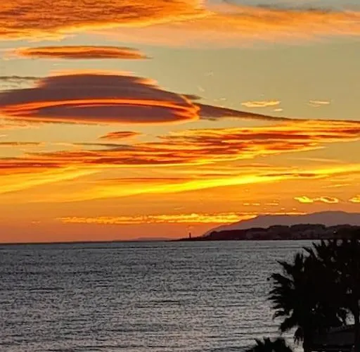Luminoso ático Cerca De La Playa Con Piscina Y Garaje Apartamento