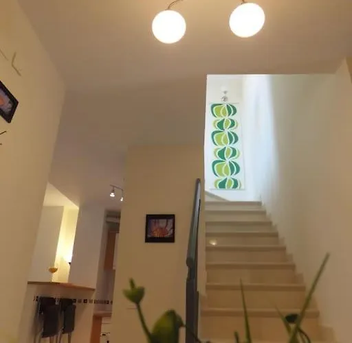 Luminoso Atico Cerca De La Playa Con Piscina Y Garaje Nerja