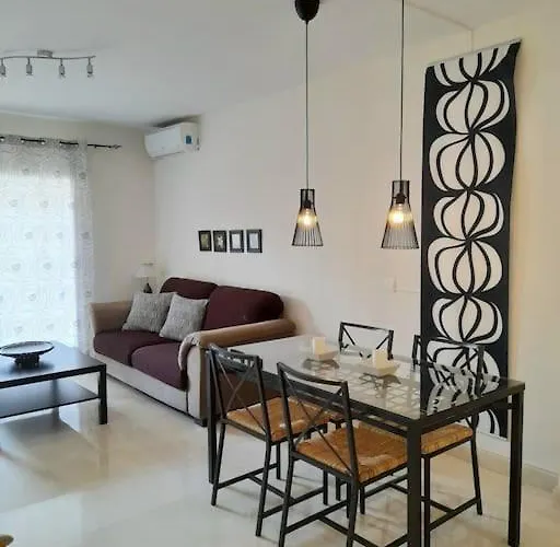 Apartamento Luminoso ático Cerca De La Playa Con Piscina Y Garaje Nerja