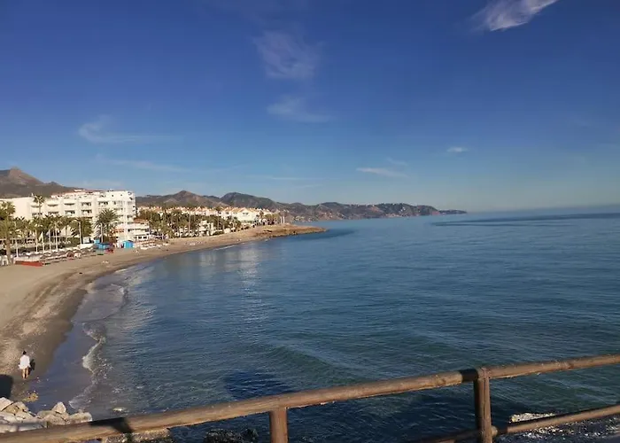 Luminoso ático Cerca De La Playa Con Piscina Y Garaje