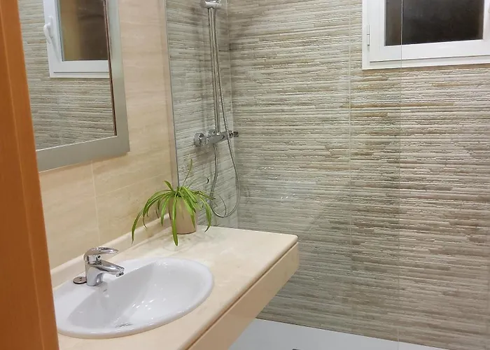 Luminoso ático Cerca De La Playa Con Piscina Y Garaje Apartamento Nerja