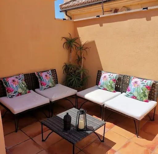 Luminoso ático Cerca De La Playa Con Piscina Y Garaje