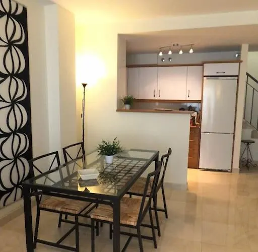 Luminoso Atico Cerca De La Playa Con Piscina Y Garaje 内尔哈