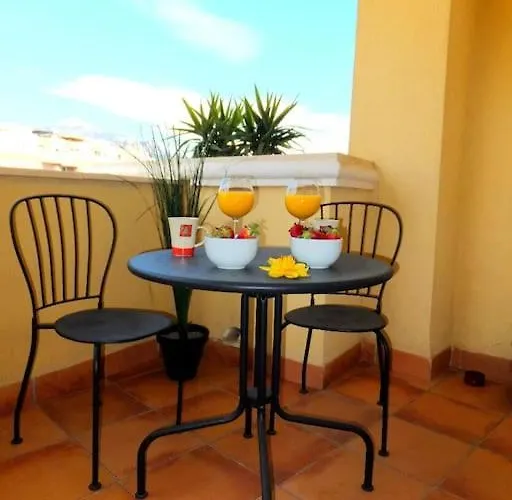 Luminoso Atico Cerca De La Playa Con Piscina Y Garaje