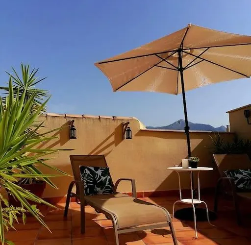 Apartamento Luminoso ático Cerca De La Playa Con Piscina Y Garaje