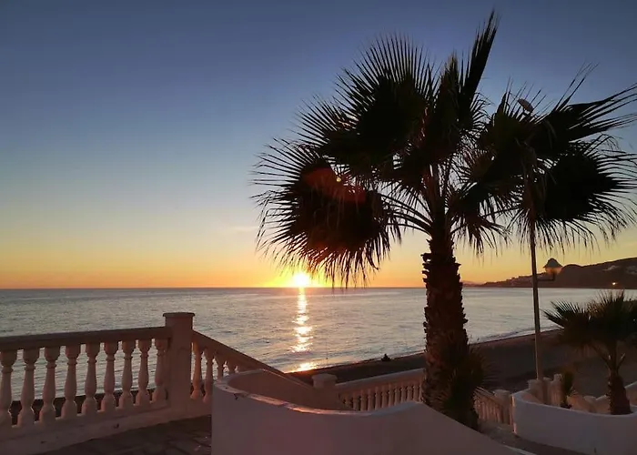 Luminoso ático Cerca De La Playa Con Piscina Y Garaje *