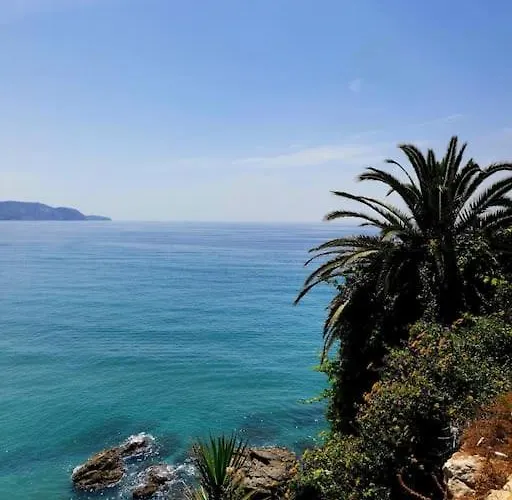 Luminoso Atico Cerca De La Playa Con Piscina Y Garaje * Nerja