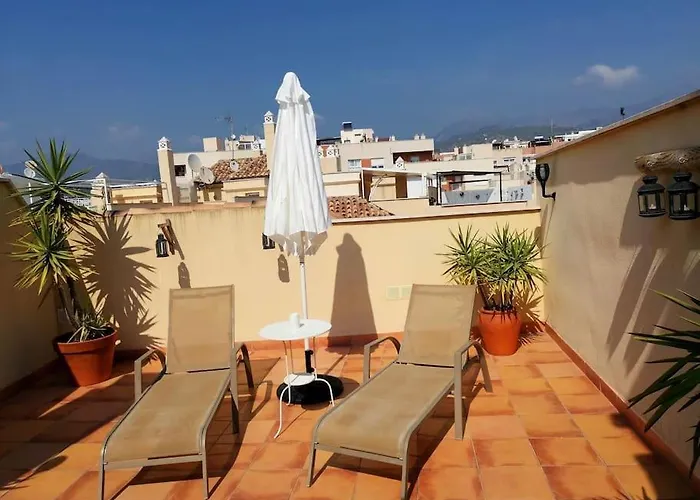 Luminoso ático Cerca De La Playa Con Piscina Y Garaje Apartamento